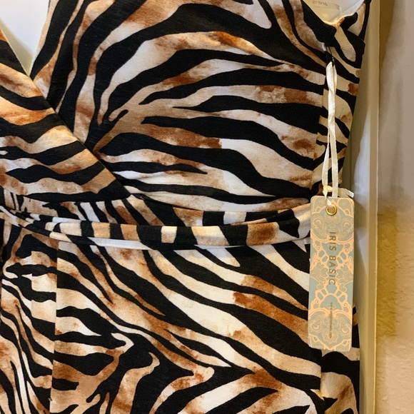 NWT Leopard Jumpsuit Size Large - Picture 8 of 8
